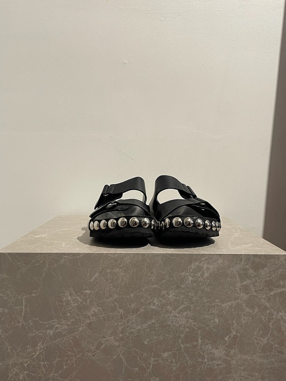 Sandales Giambattista Valli noires T.38,5