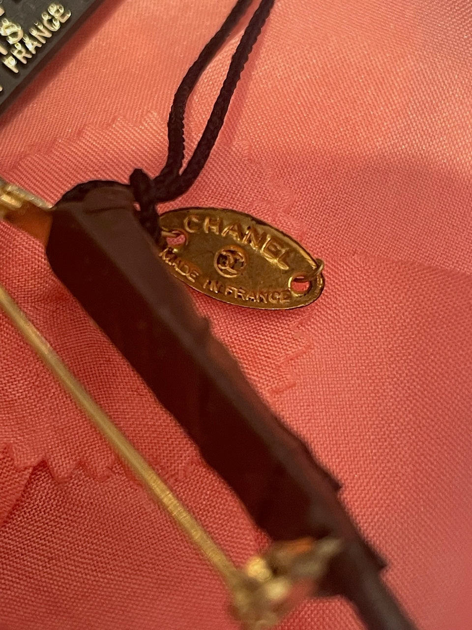 Broche Chanel Camelia rose