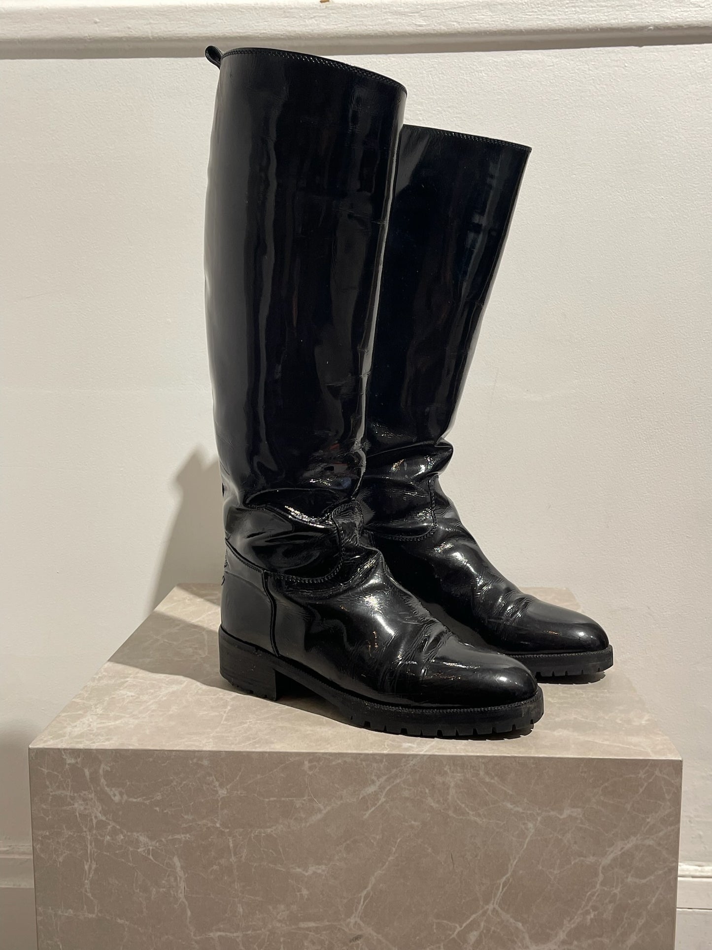 Bottes Chanel noir vernis T.36