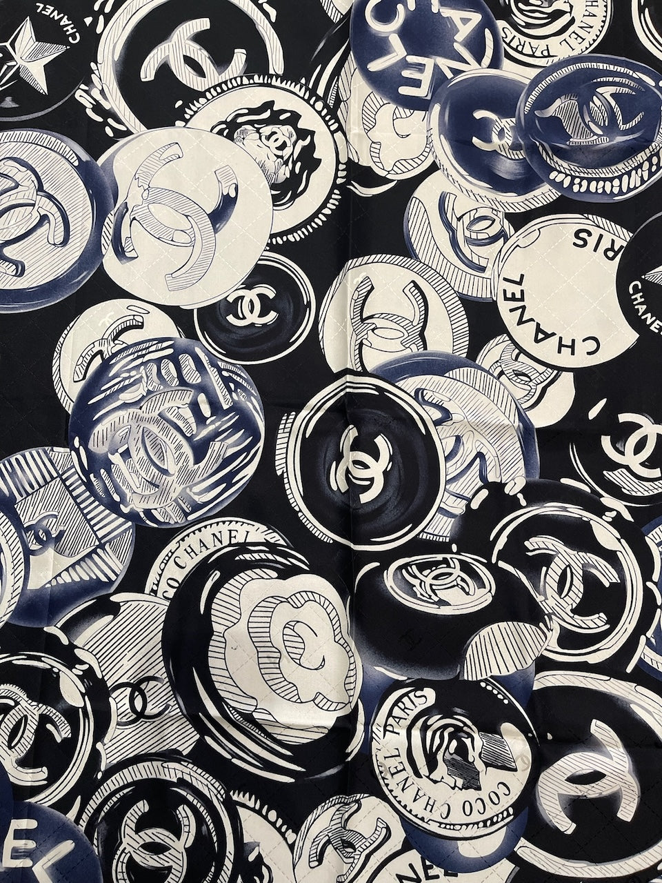 Foulard Chanel noir et bleu