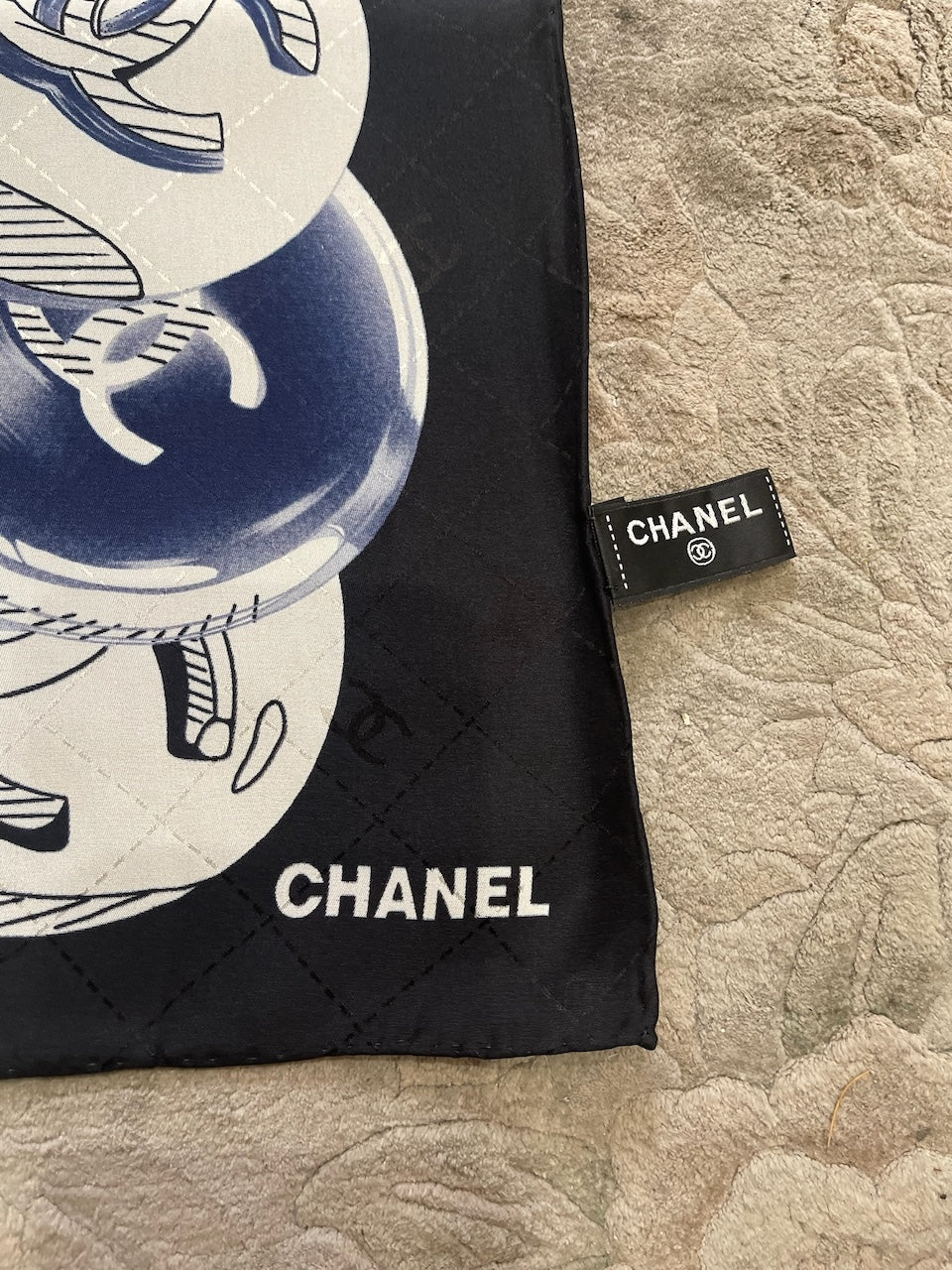 Foulard Chanel noir et bleu