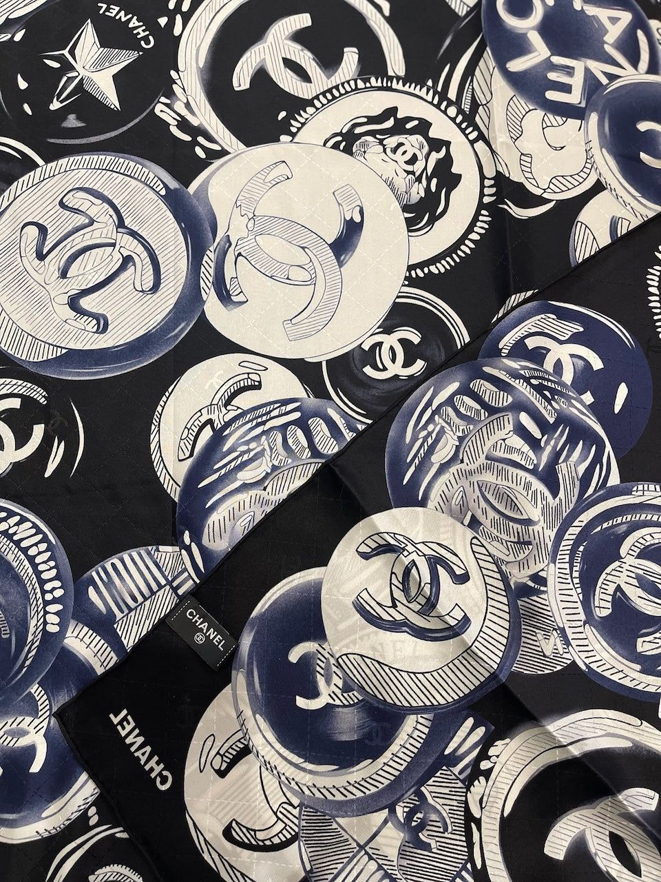 Foulard Chanel noir et bleu