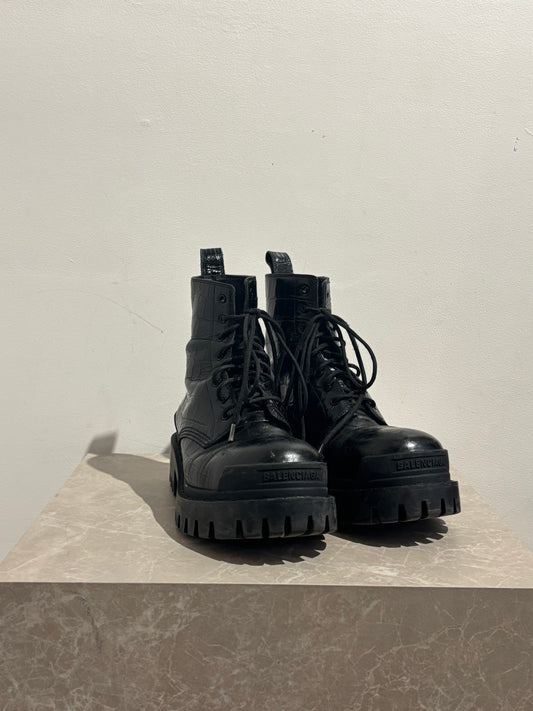 Bottines rangers Balenciaga noires T.39