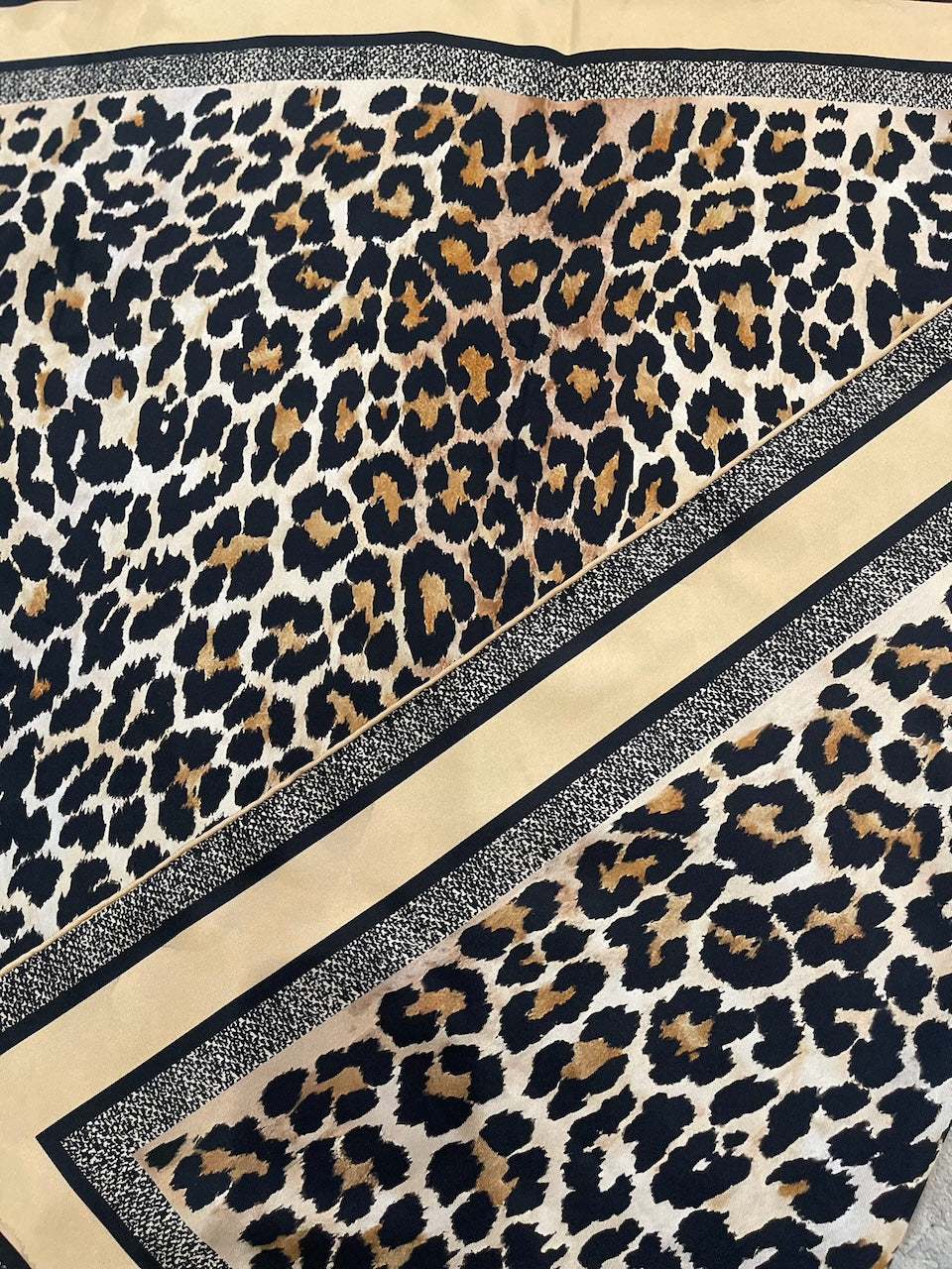 Foulard Christian Dior léopard