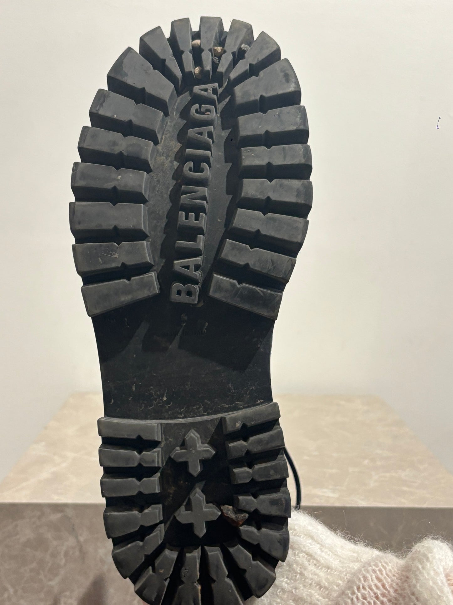 Bottines rangers Balenciaga noires T.39