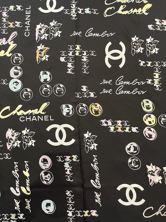 Foulard Chanel noir CC