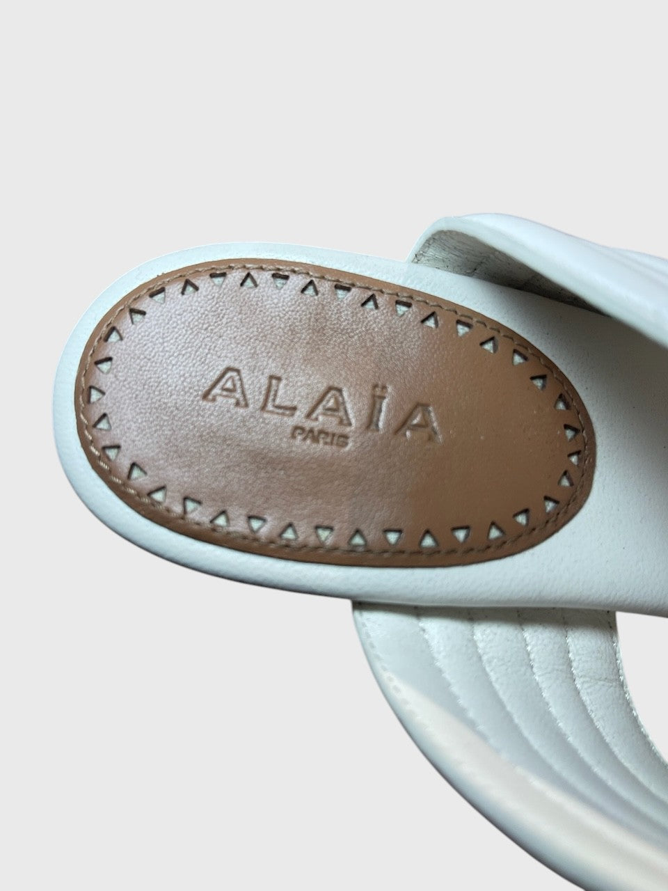 Mules Alaia blanches T.38