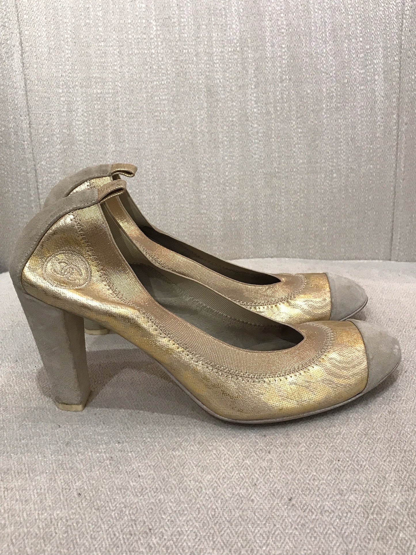 Escarpins Chanel dorés T.38