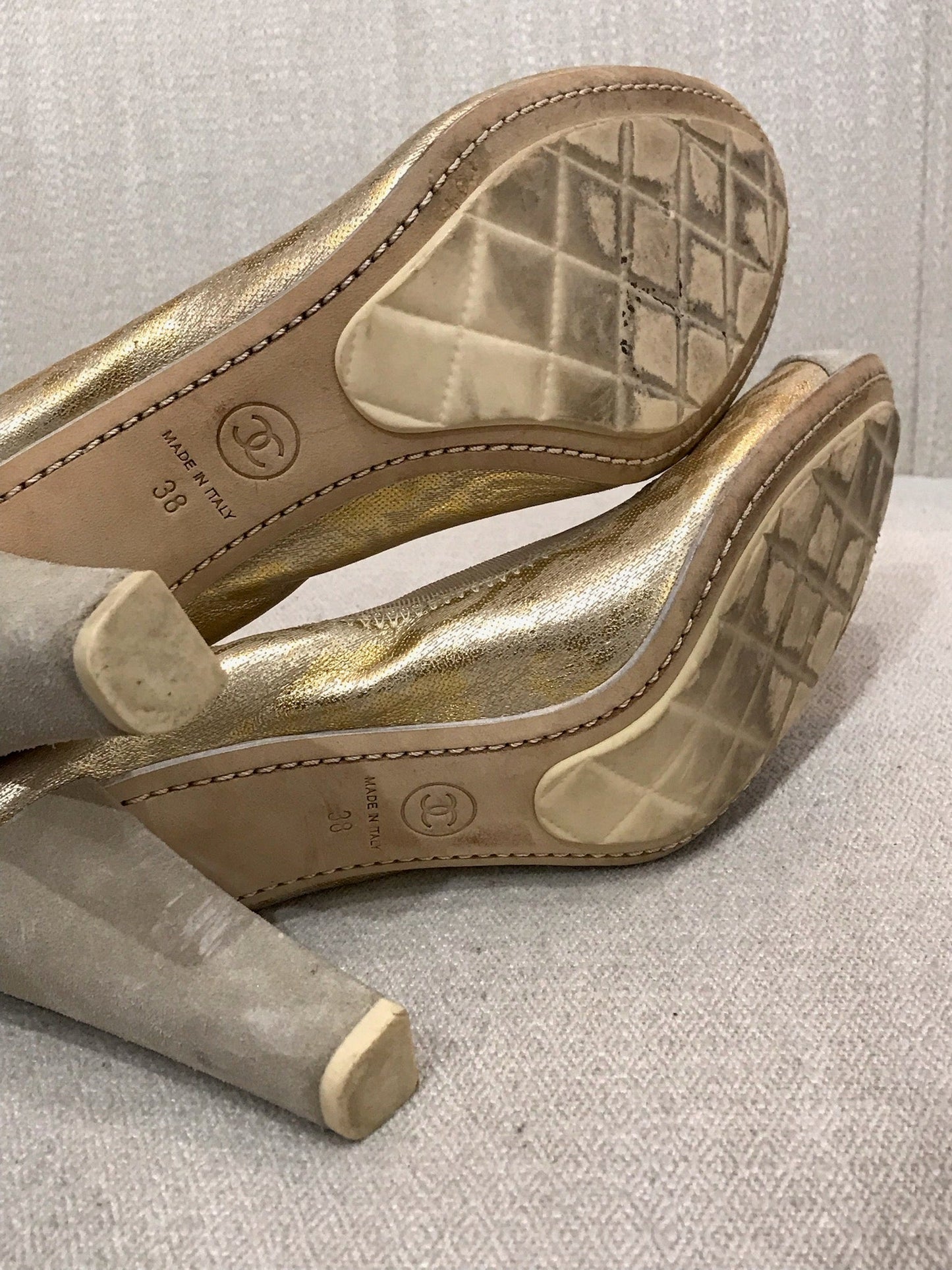 Escarpins Chanel dorés T.38