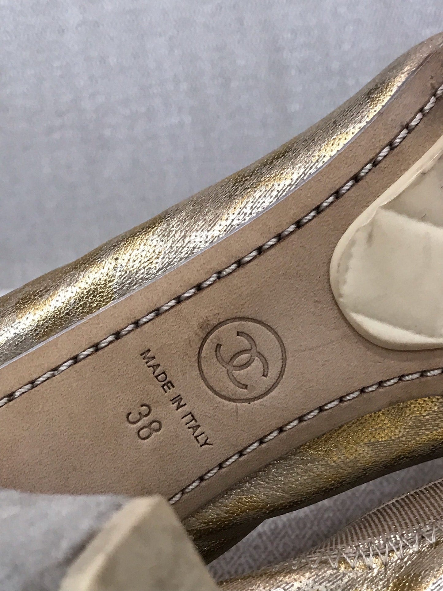 Escarpins Chanel dorés T.38