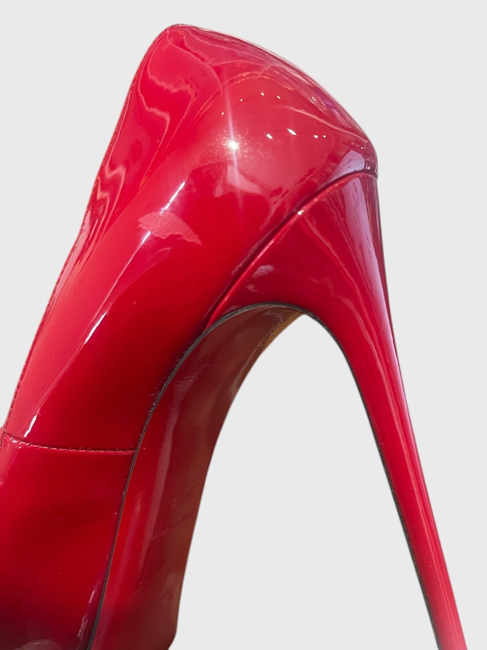 Escarpins Christian Louboutin rouges T.38,5