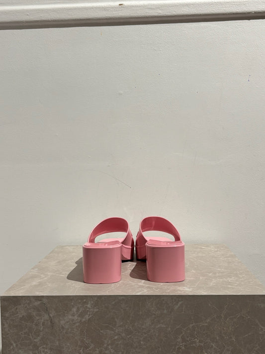 Mules Gucci roses T.39 Neuves