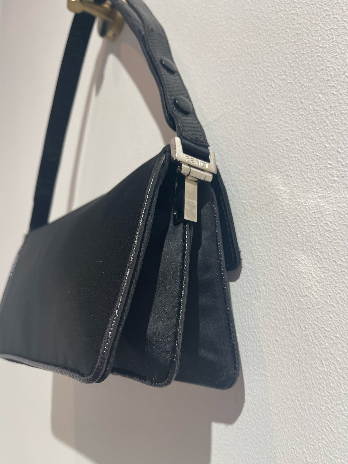 Sac Fendi Baguette satin noir