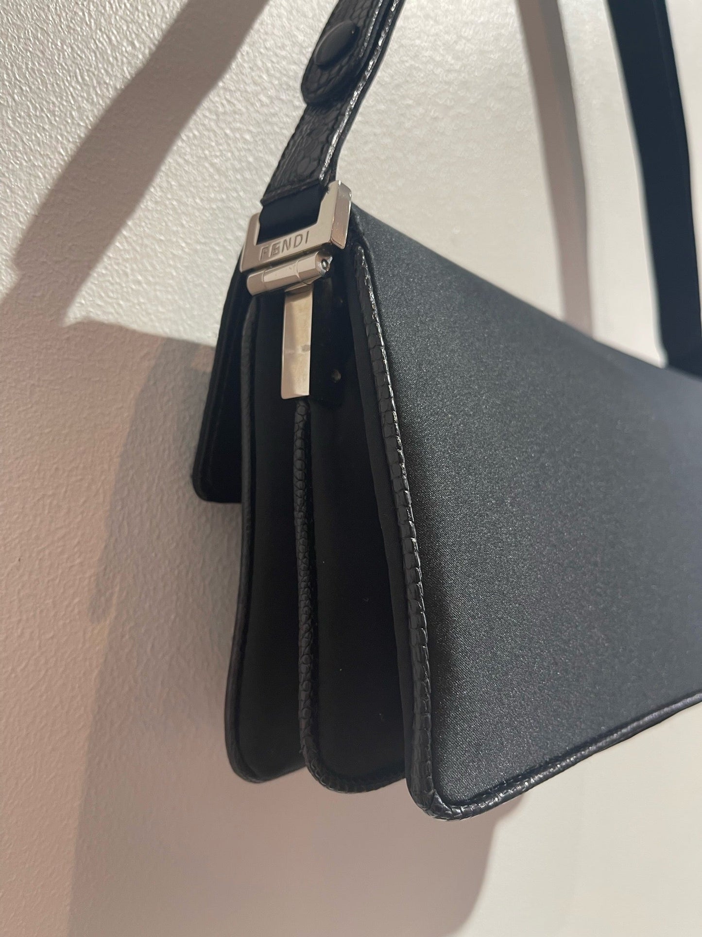 Sac Fendi Baguette satin noir
