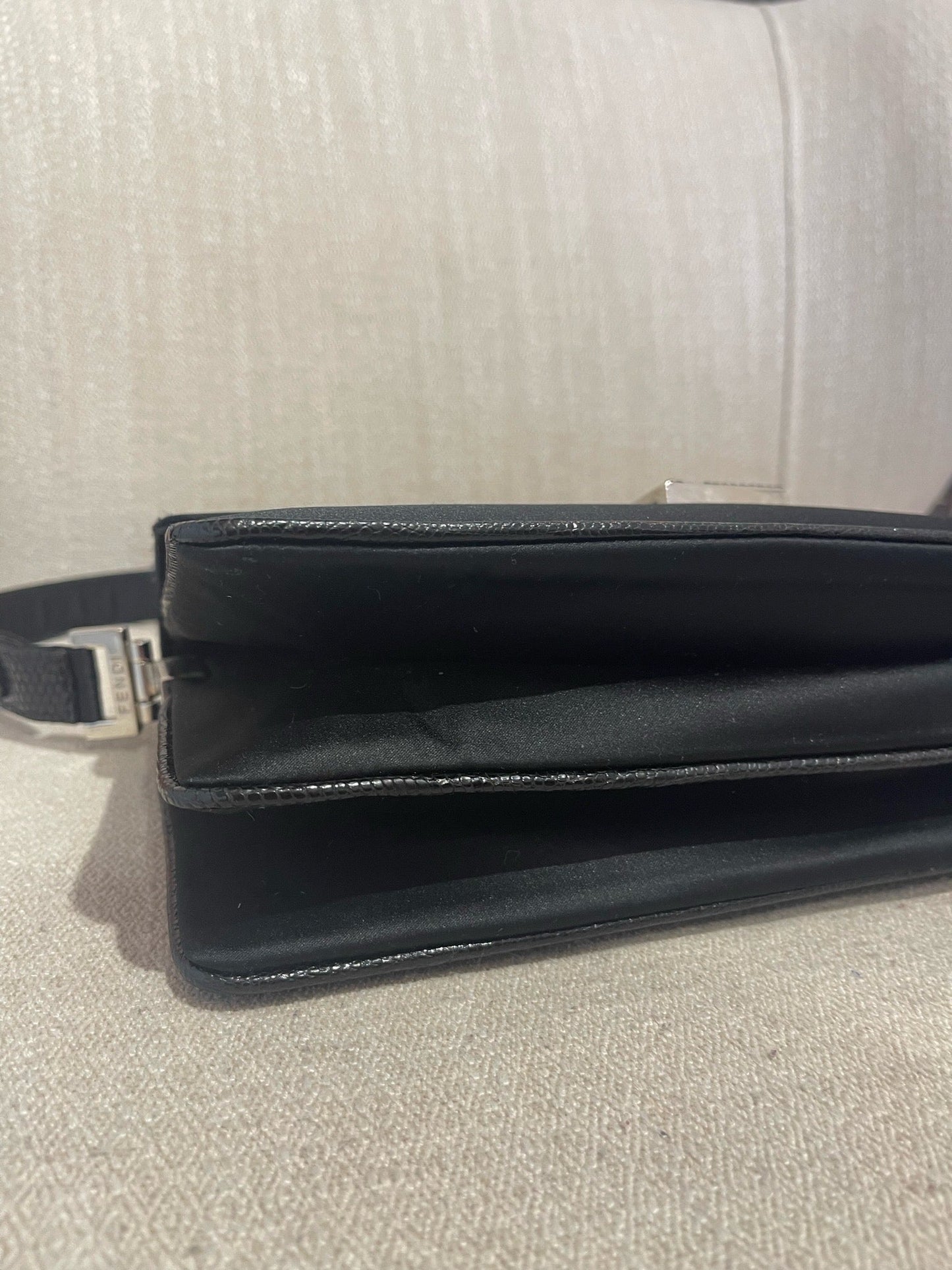 Sac Fendi Baguette satin noir