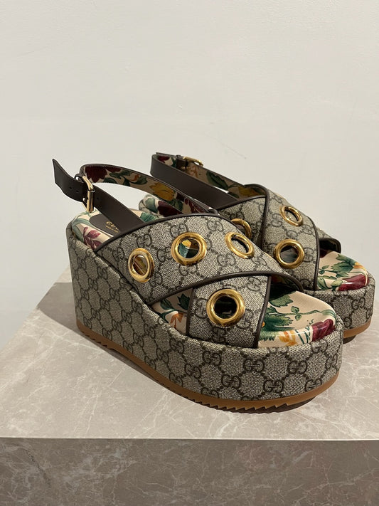 Sandales Gucci T.40,5 Neuf