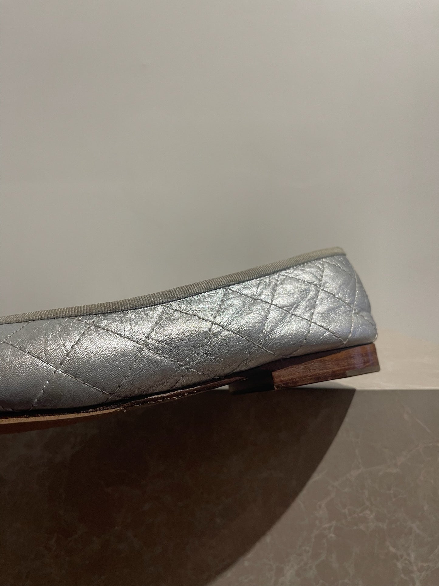 Ballerines Chanel argentées T.38,5