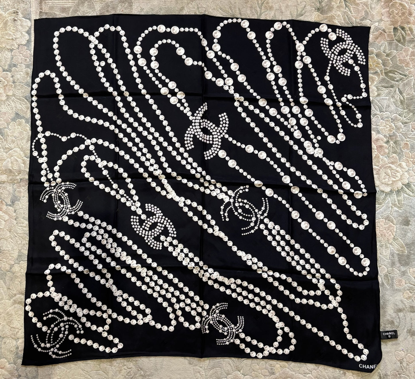 Foulard Chanel noir & perles