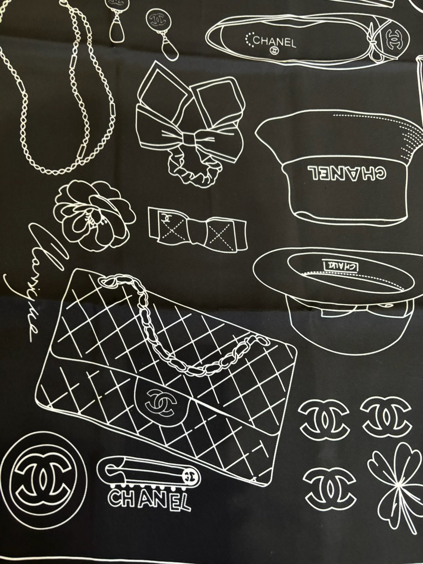 Foulard Chanel noir