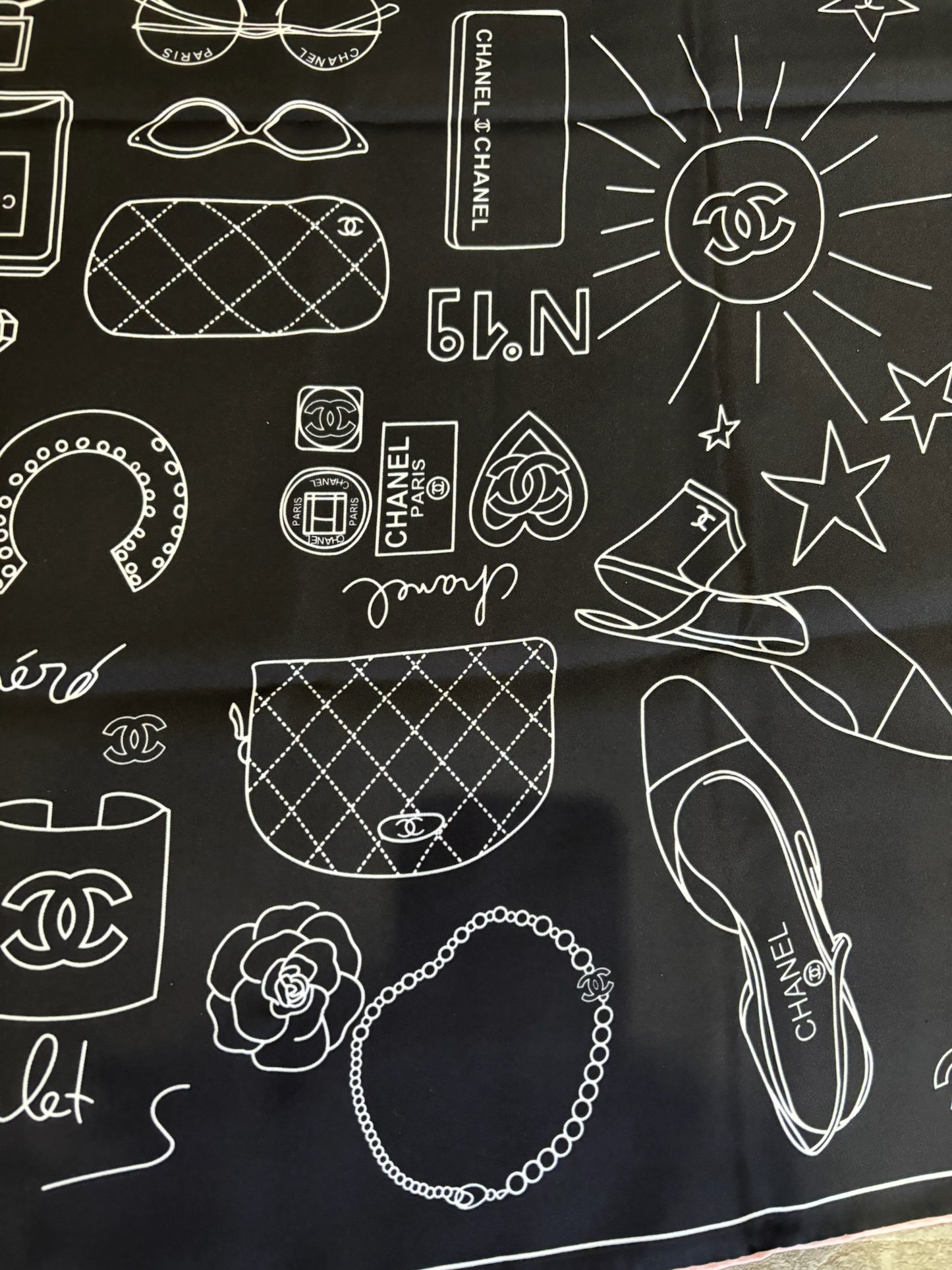 Foulard Chanel noir