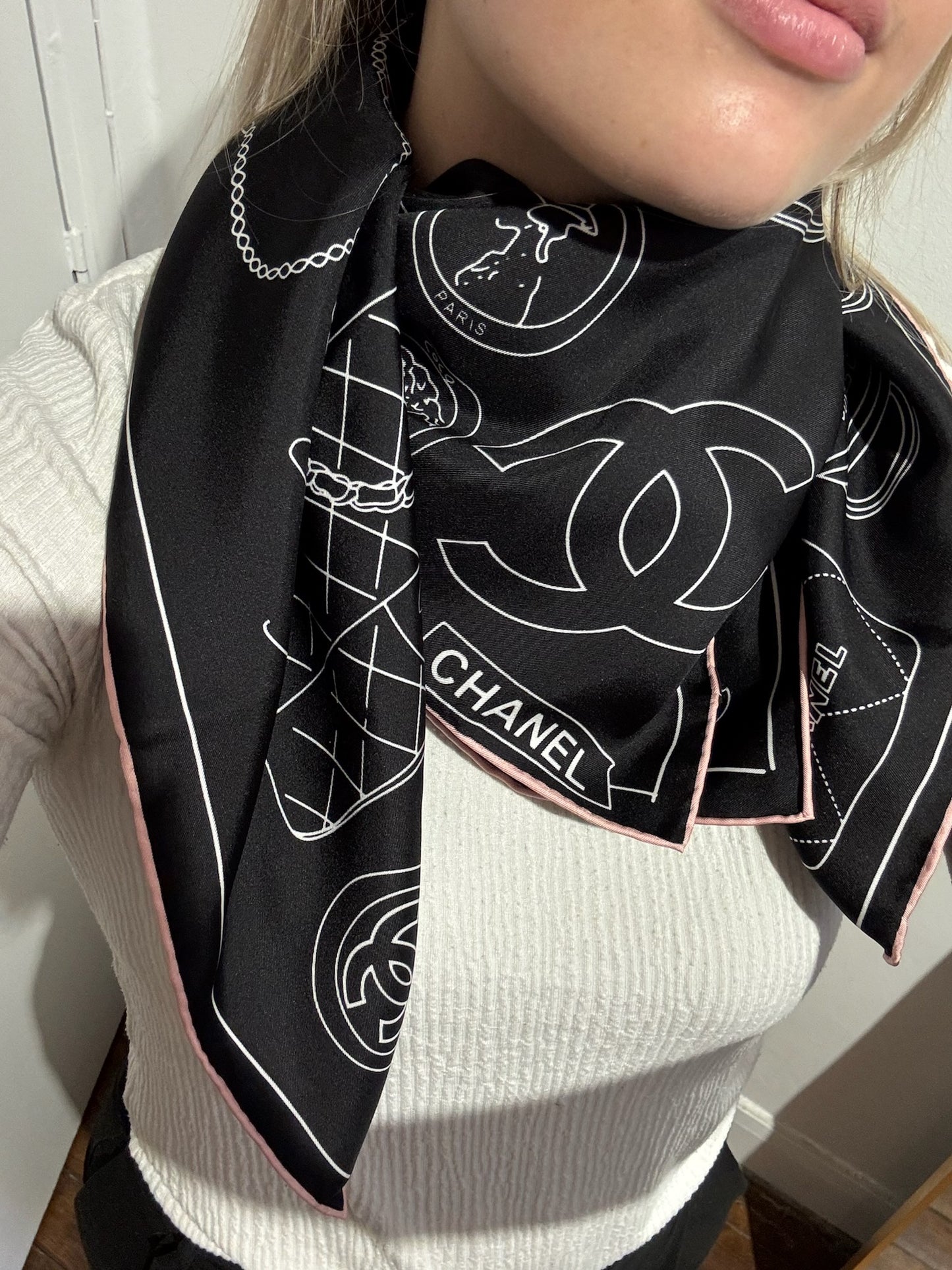 Foulard Chanel noir