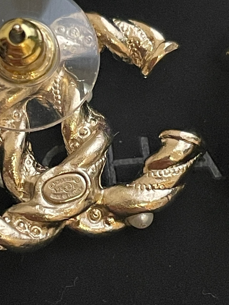 Boucles d'oreilles Chanel CC torsades