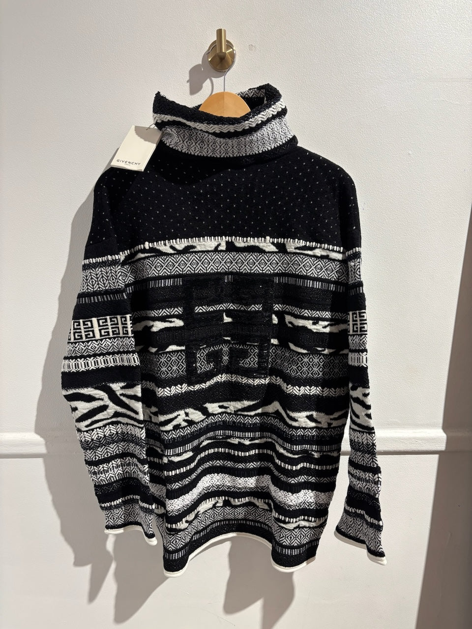 Pull Givenchy noir T.XS NEUF