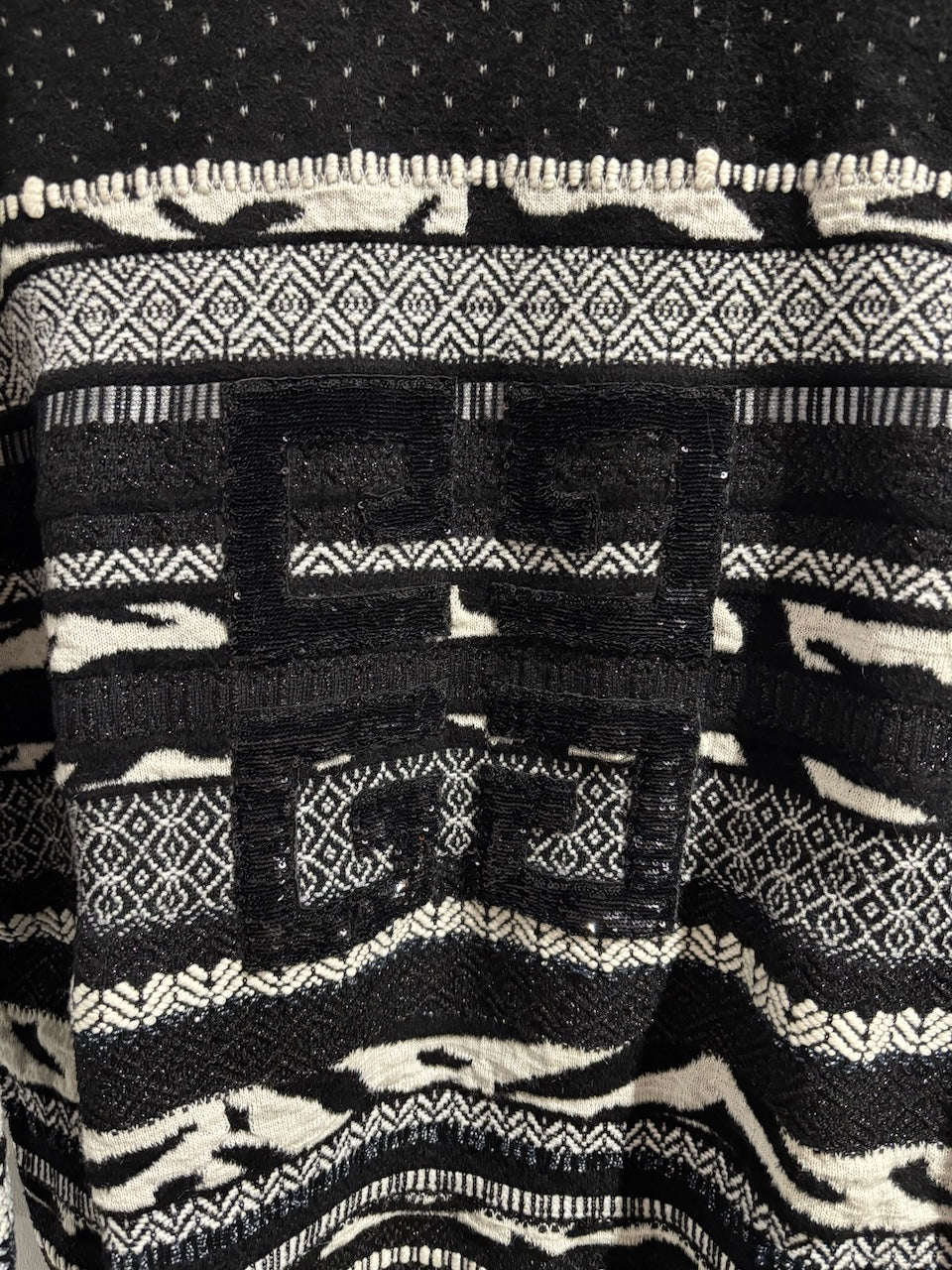 Pull Givenchy noir T.XS NEUF