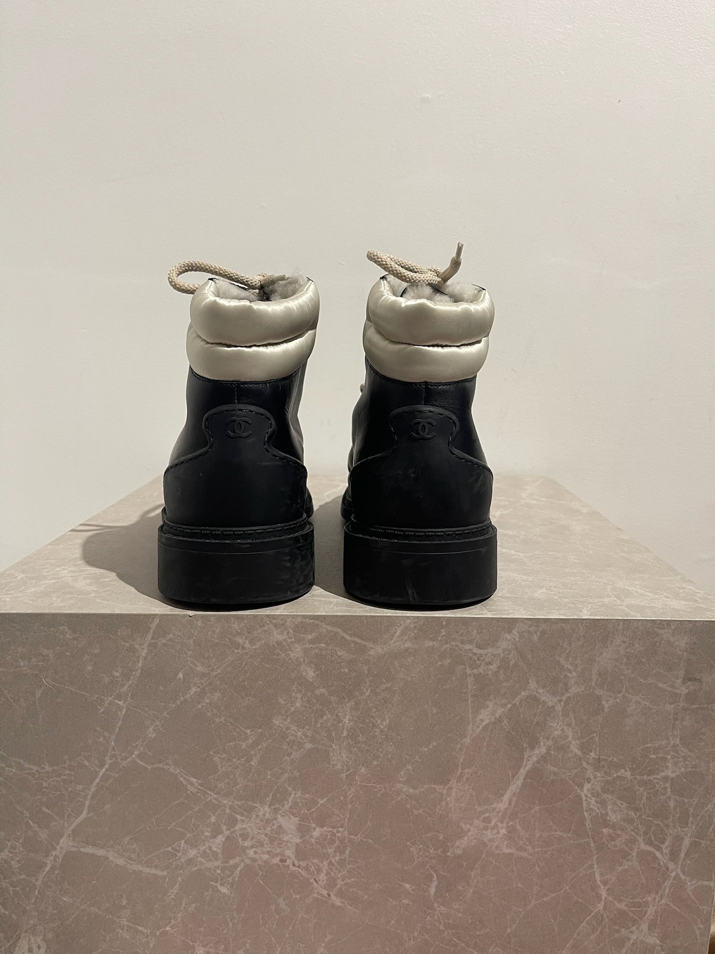 Bottines Chanel noir T.40