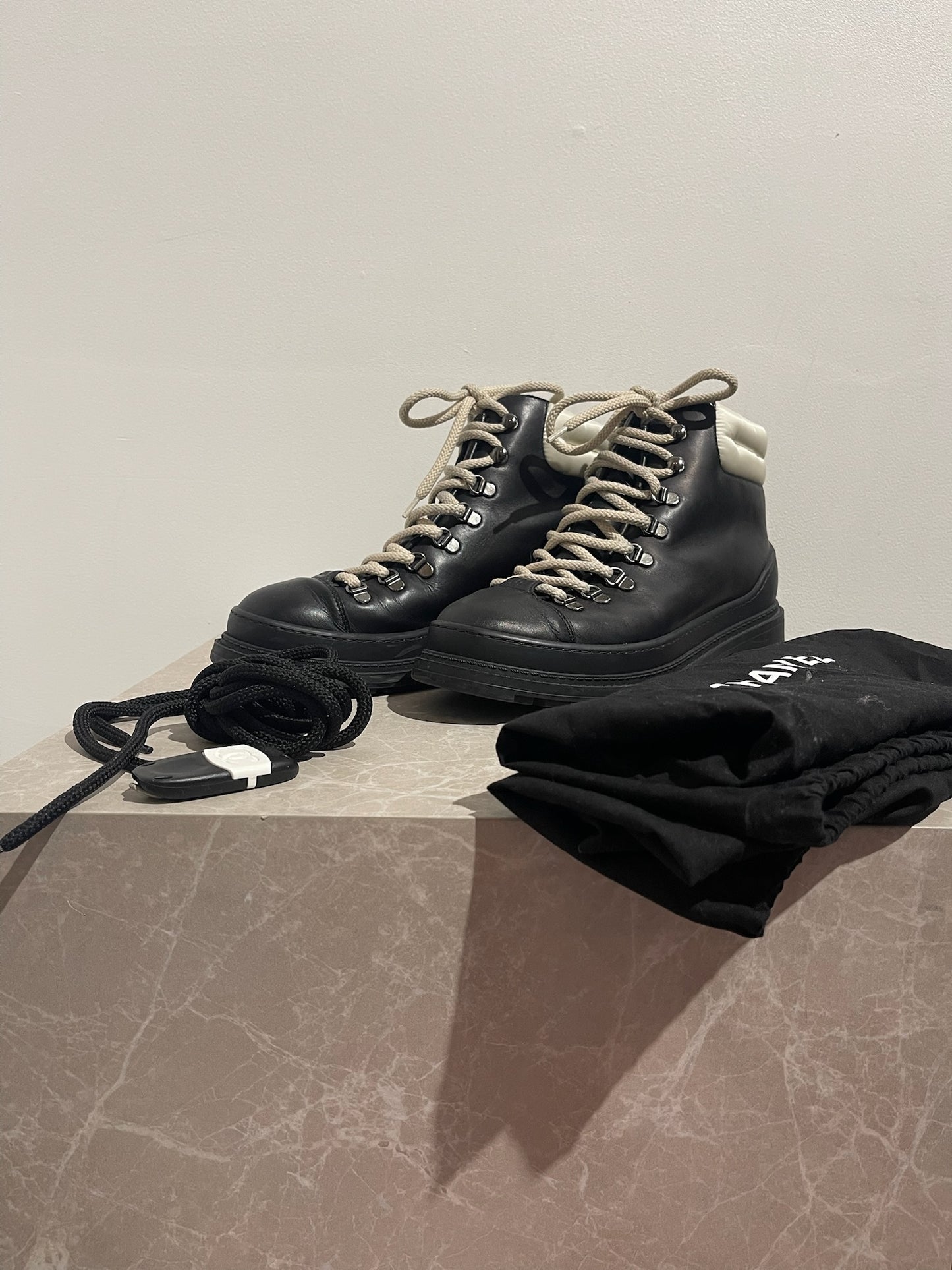 Bottines Chanel noir T.40