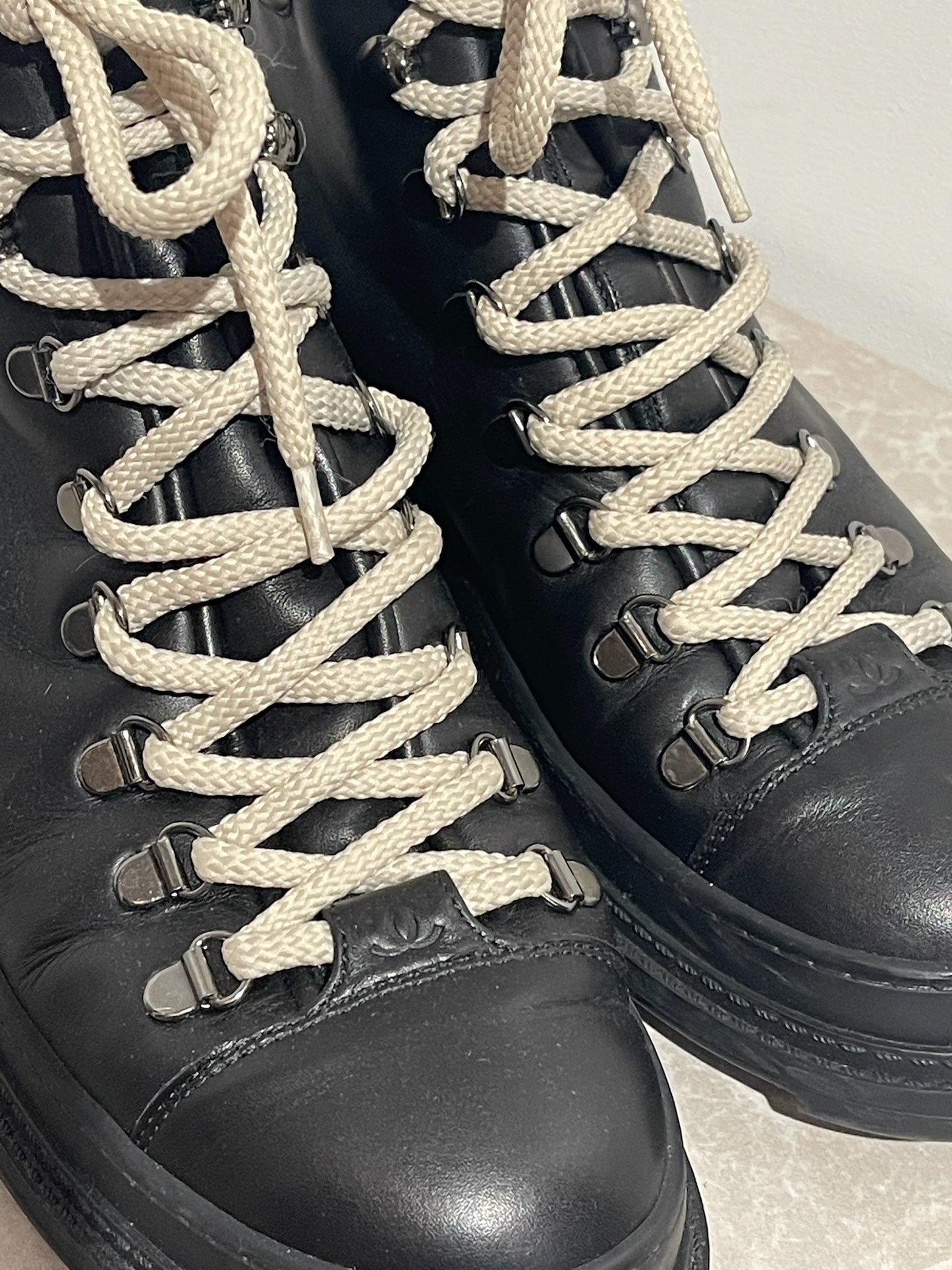 Bottines Chanel noir T.40