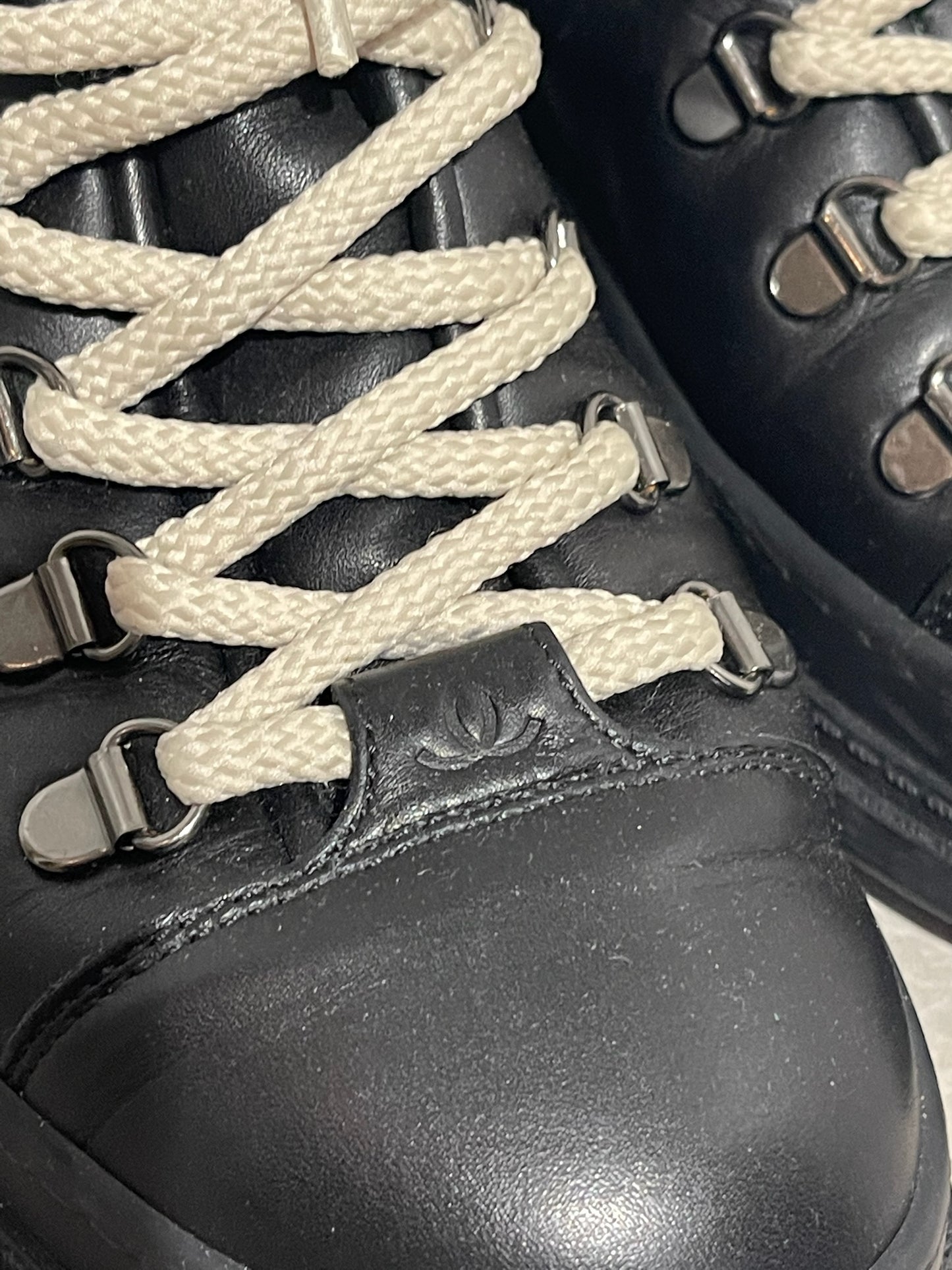 Bottines Chanel noir T.40