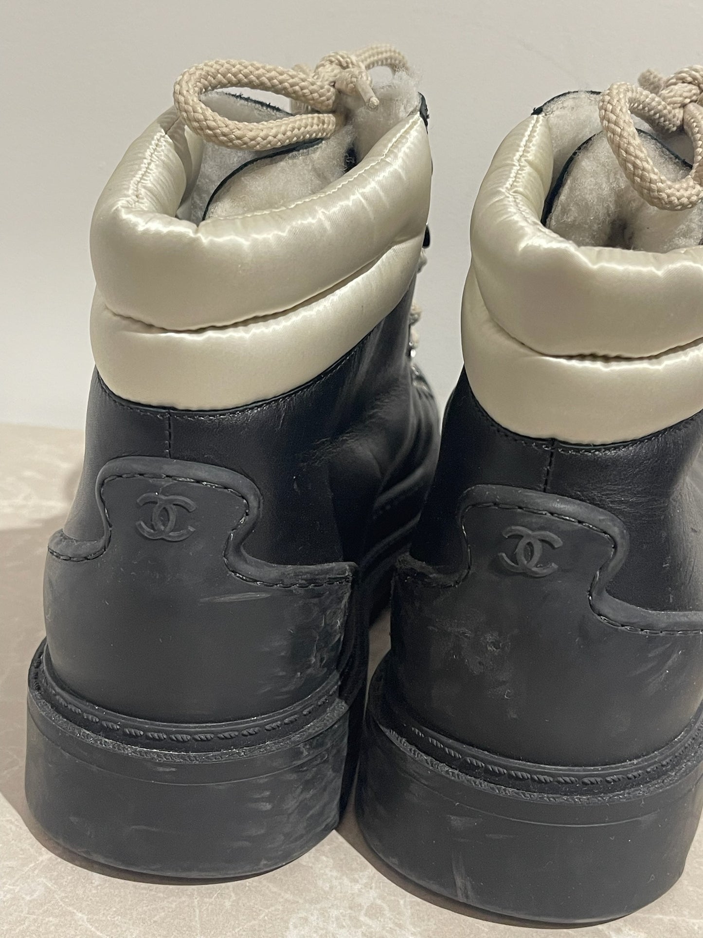 Bottines Chanel noir T.40