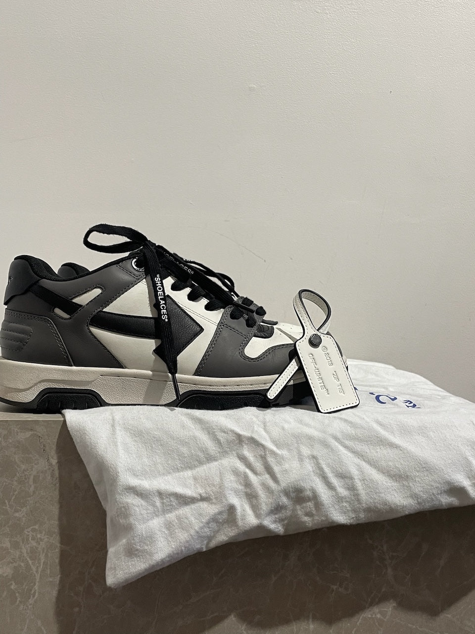 Baskets Off-White grises T.40