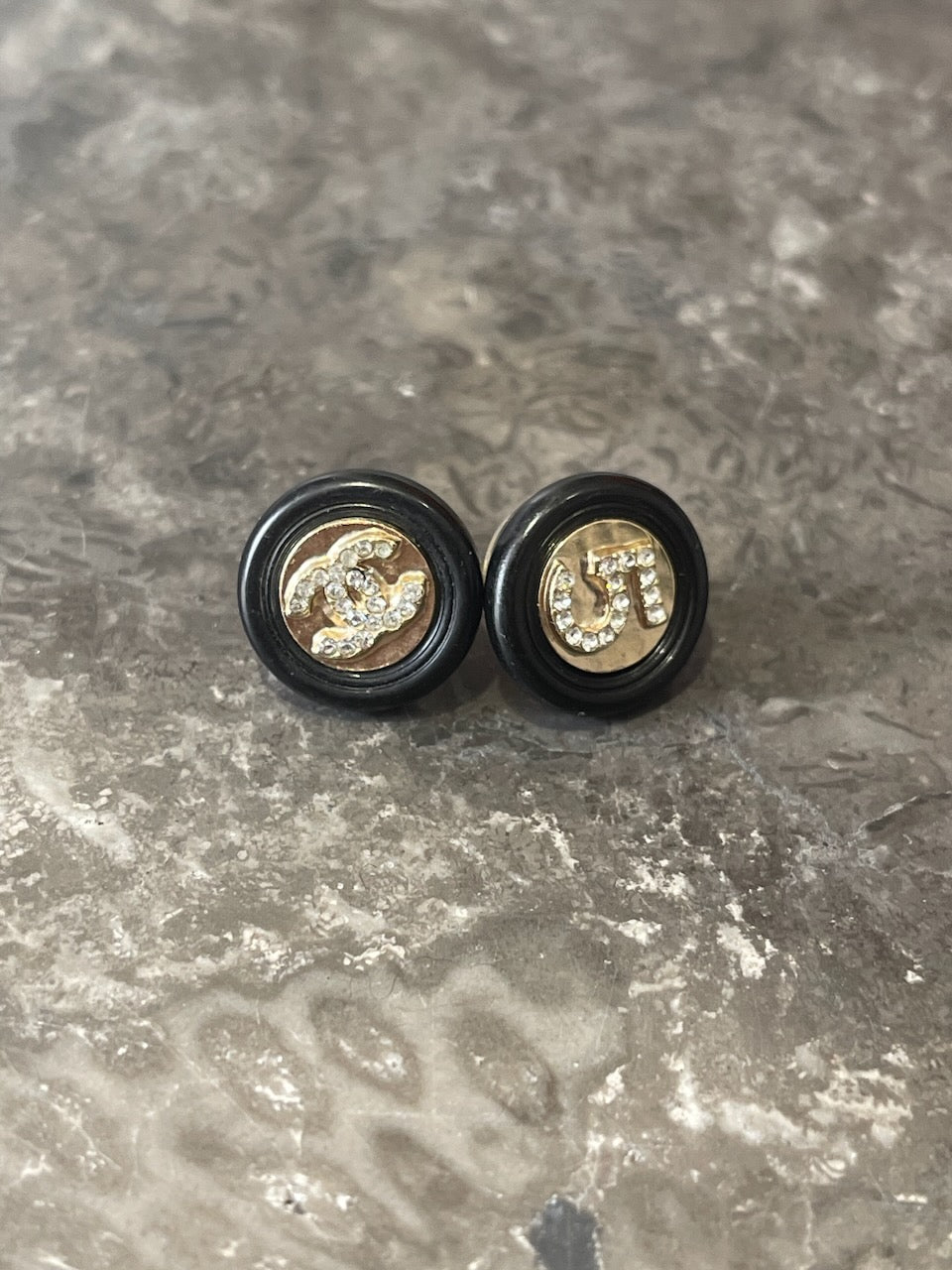 Boucles d'oreilles Chanel puces