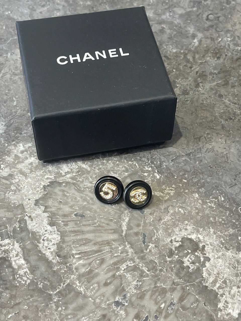 Boucles d'oreilles Chanel puces