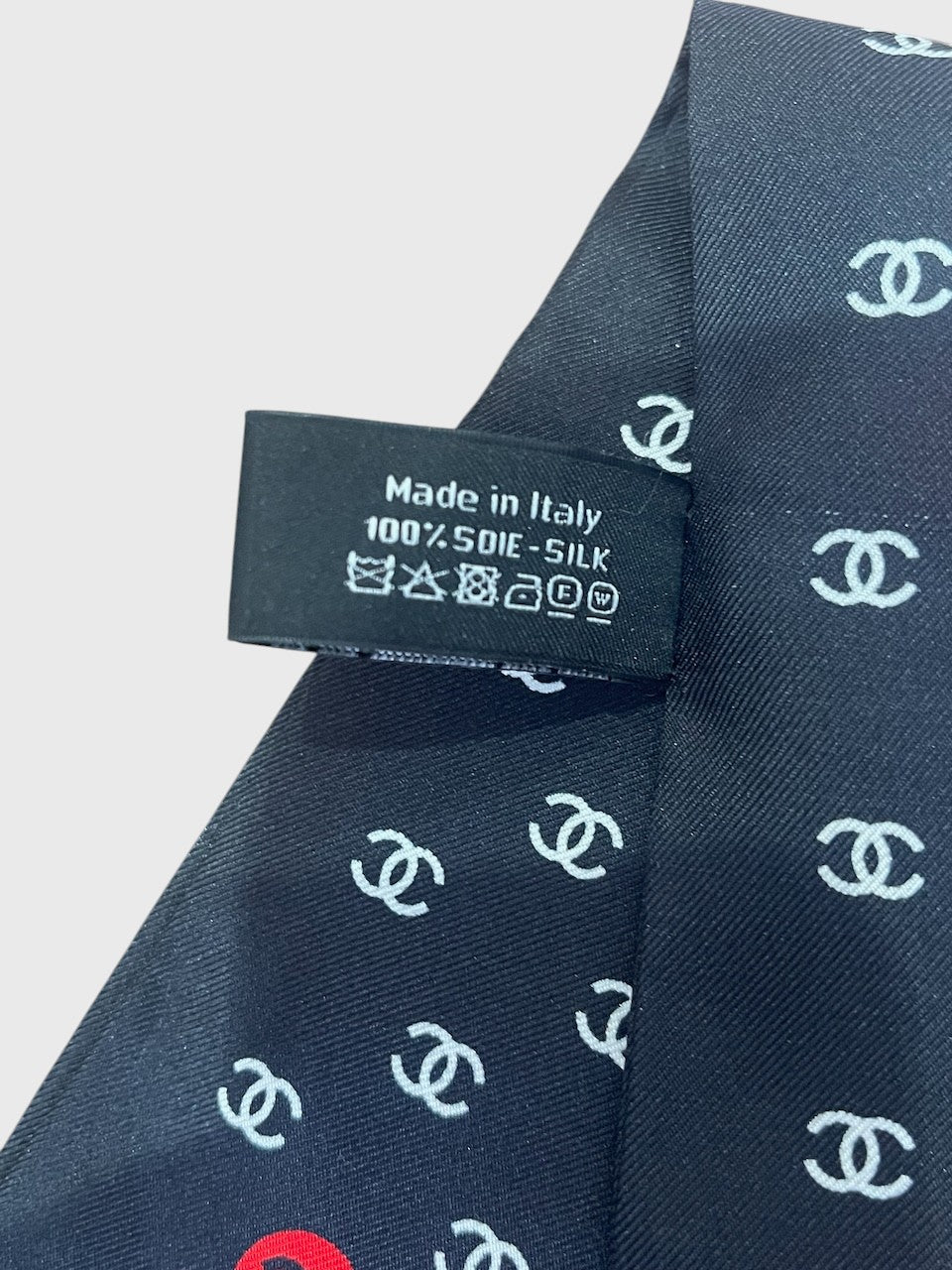 Foulard slim Chanel noir et rose