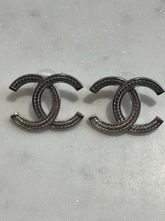 Boucles d'oreilles Chanel argentées