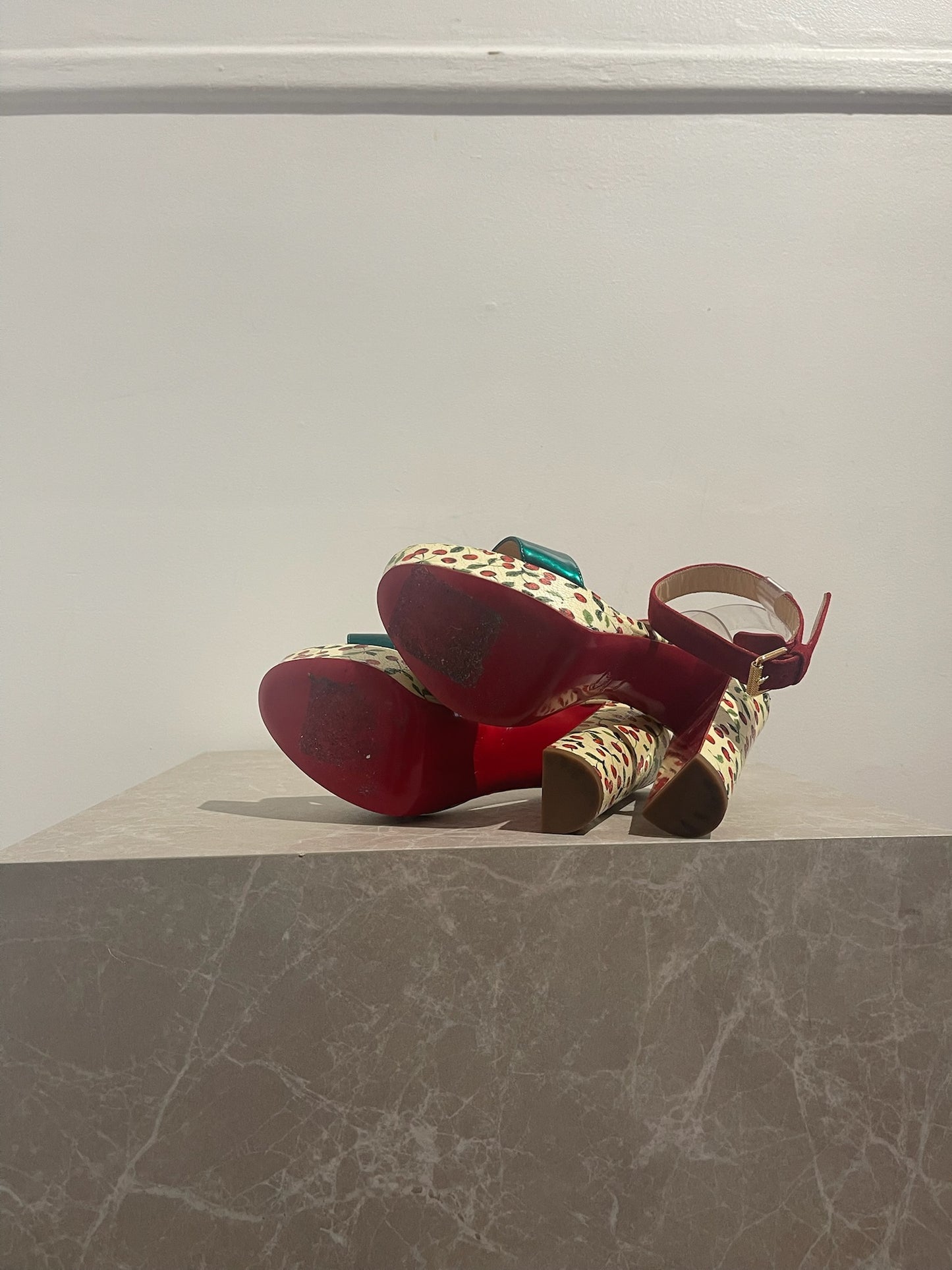 Sandales Christian Louboutin T.37