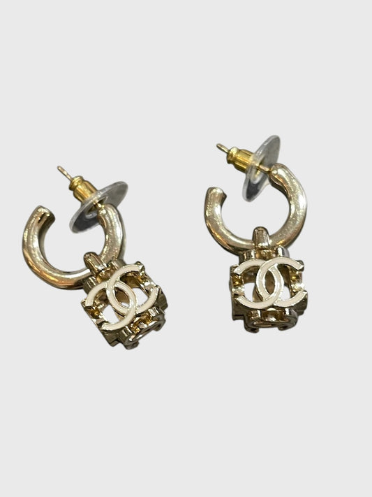 Boucles d'oreilles Chanel créoles cube