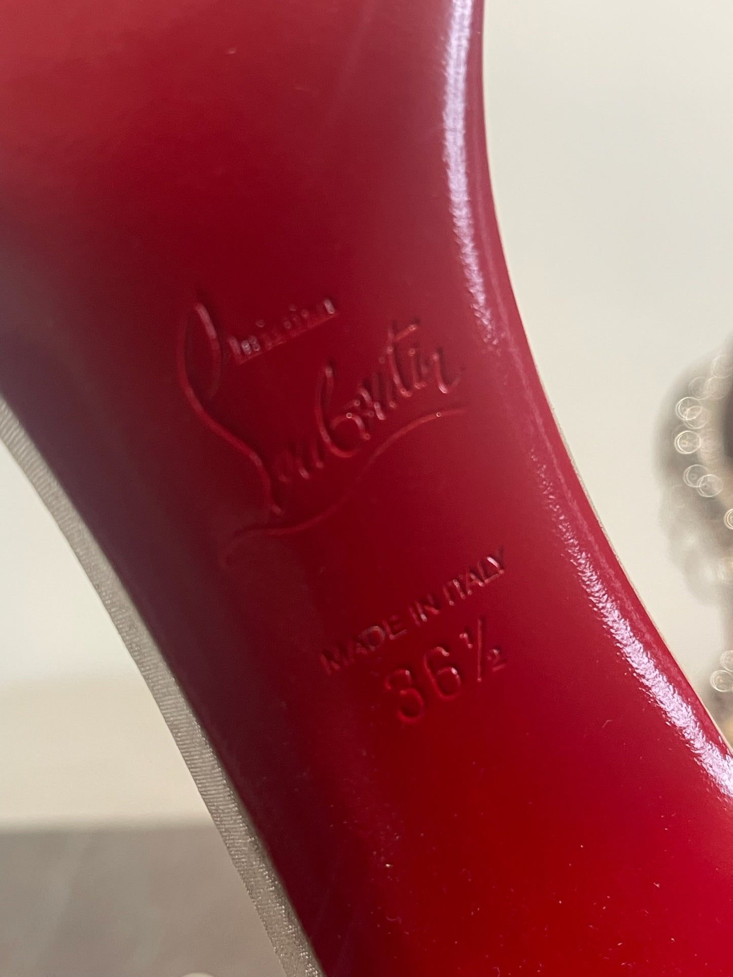 Sandales Christian Louboutin argentées T.36,5