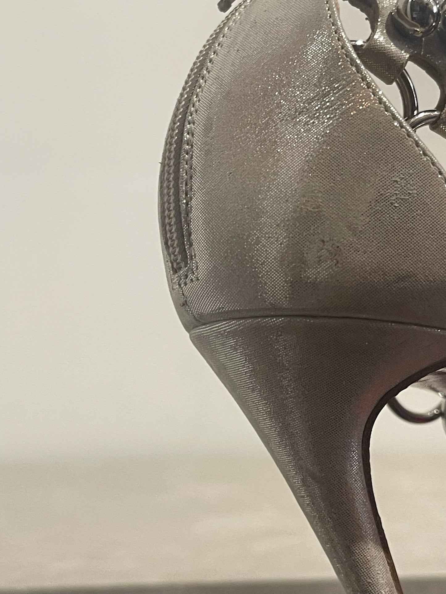 Sandales Christian Louboutin argentées T.36,5