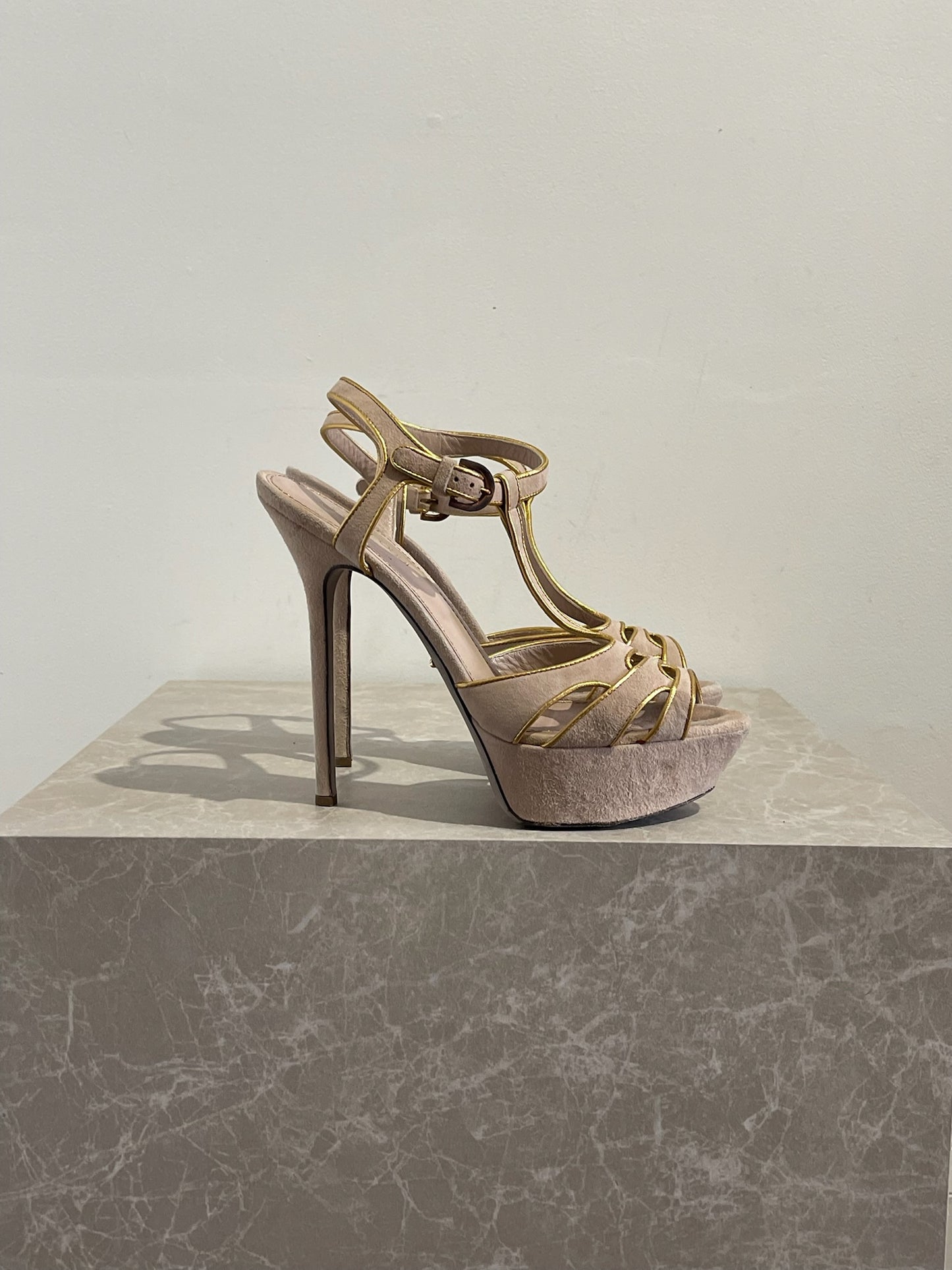 Sandales Sergio Rossi beiges T.38.5