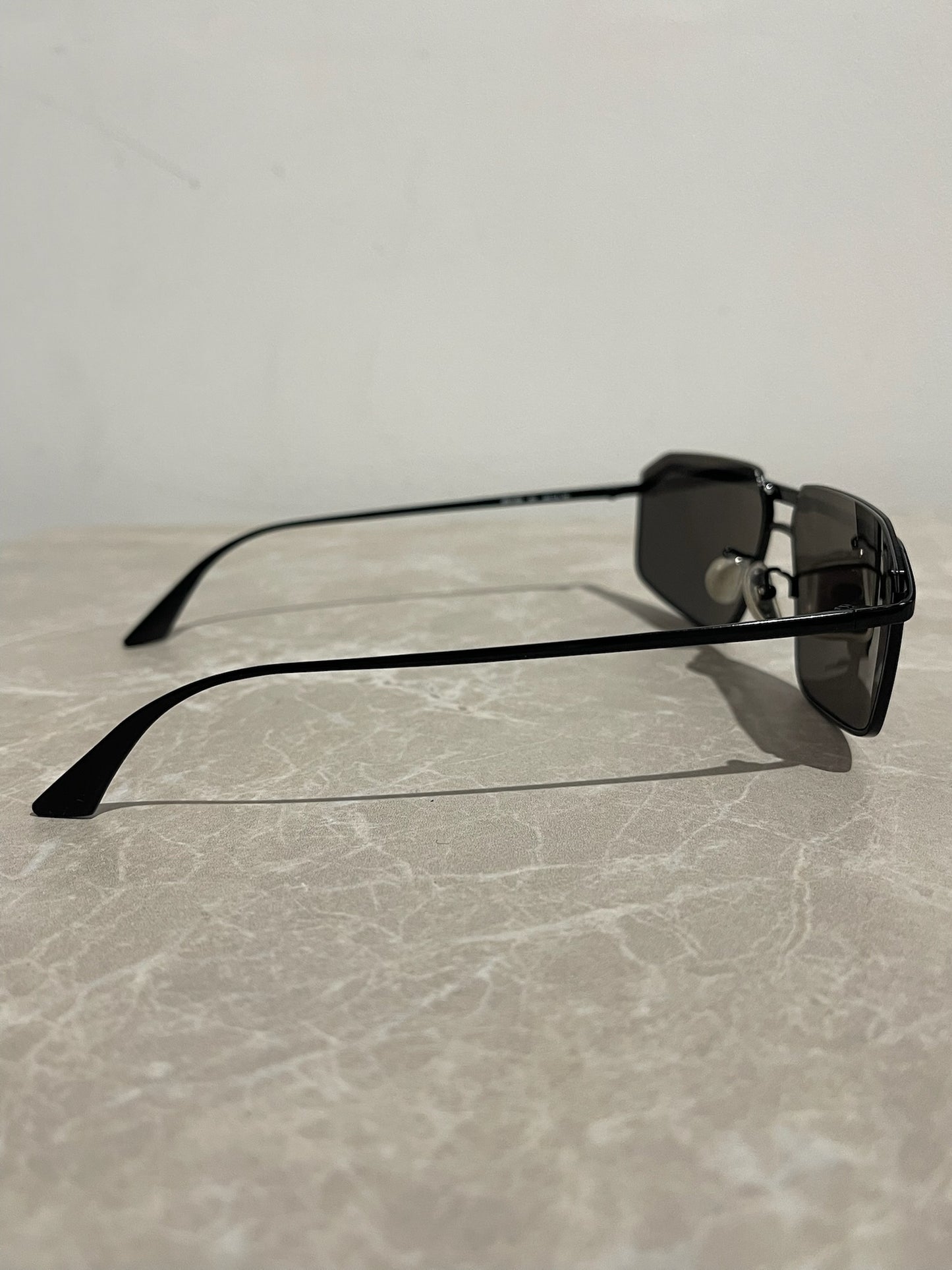 Lunettes de soleil Balenciaga noires