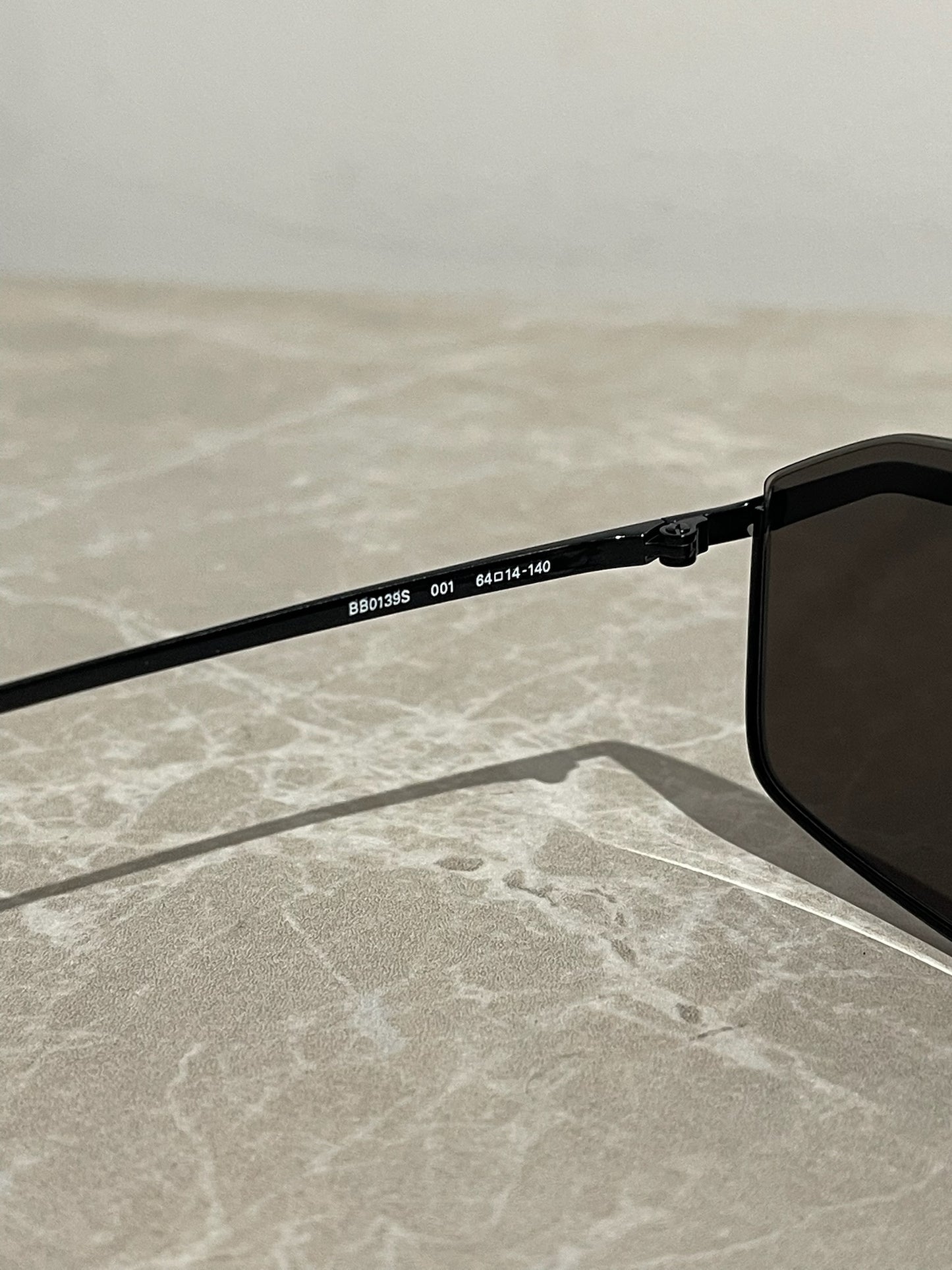 Lunettes de soleil Balenciaga noires