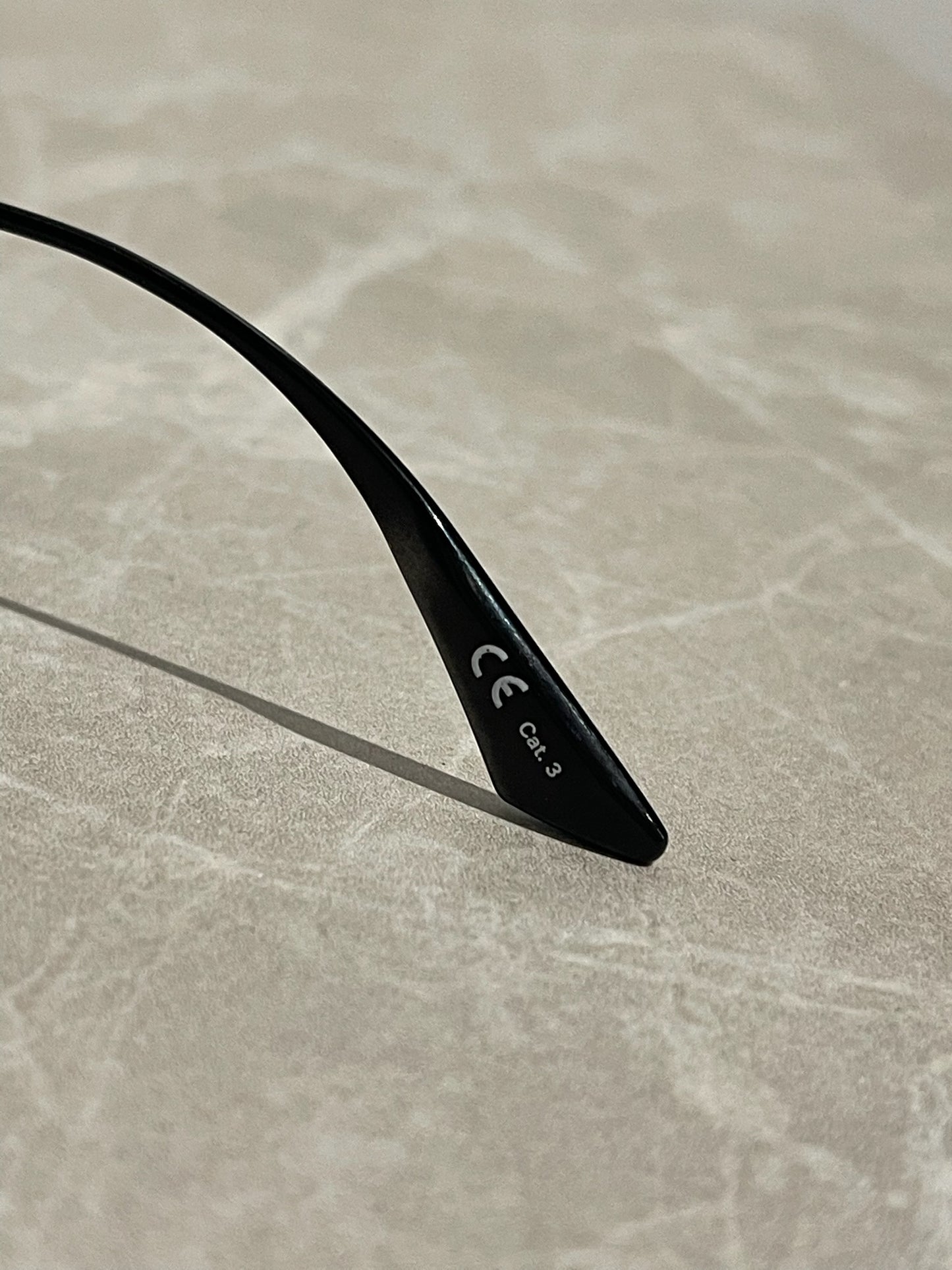 Lunettes de soleil Balenciaga noires