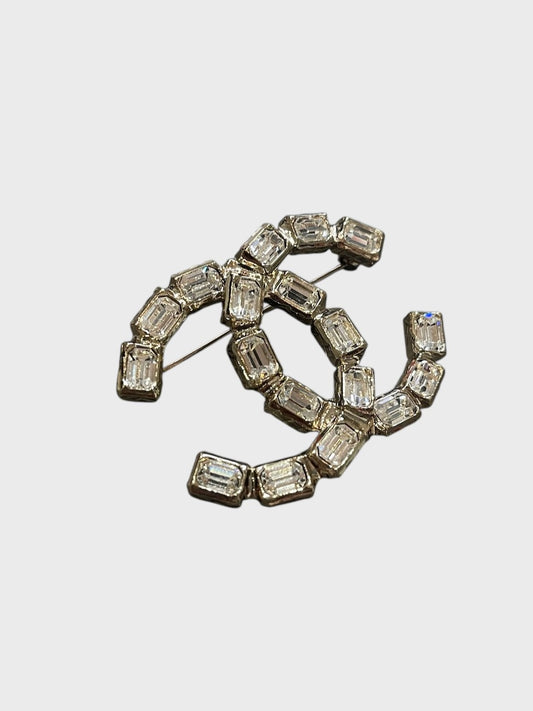 Broche Chanel CC