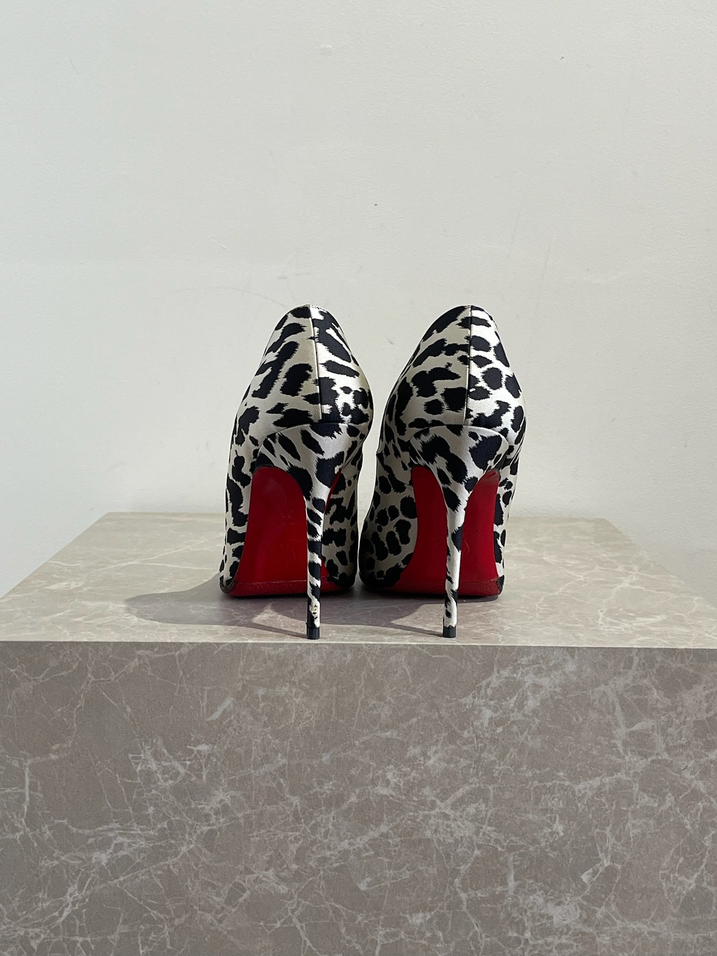 Escarpins Christian Louboutin léopard T.39