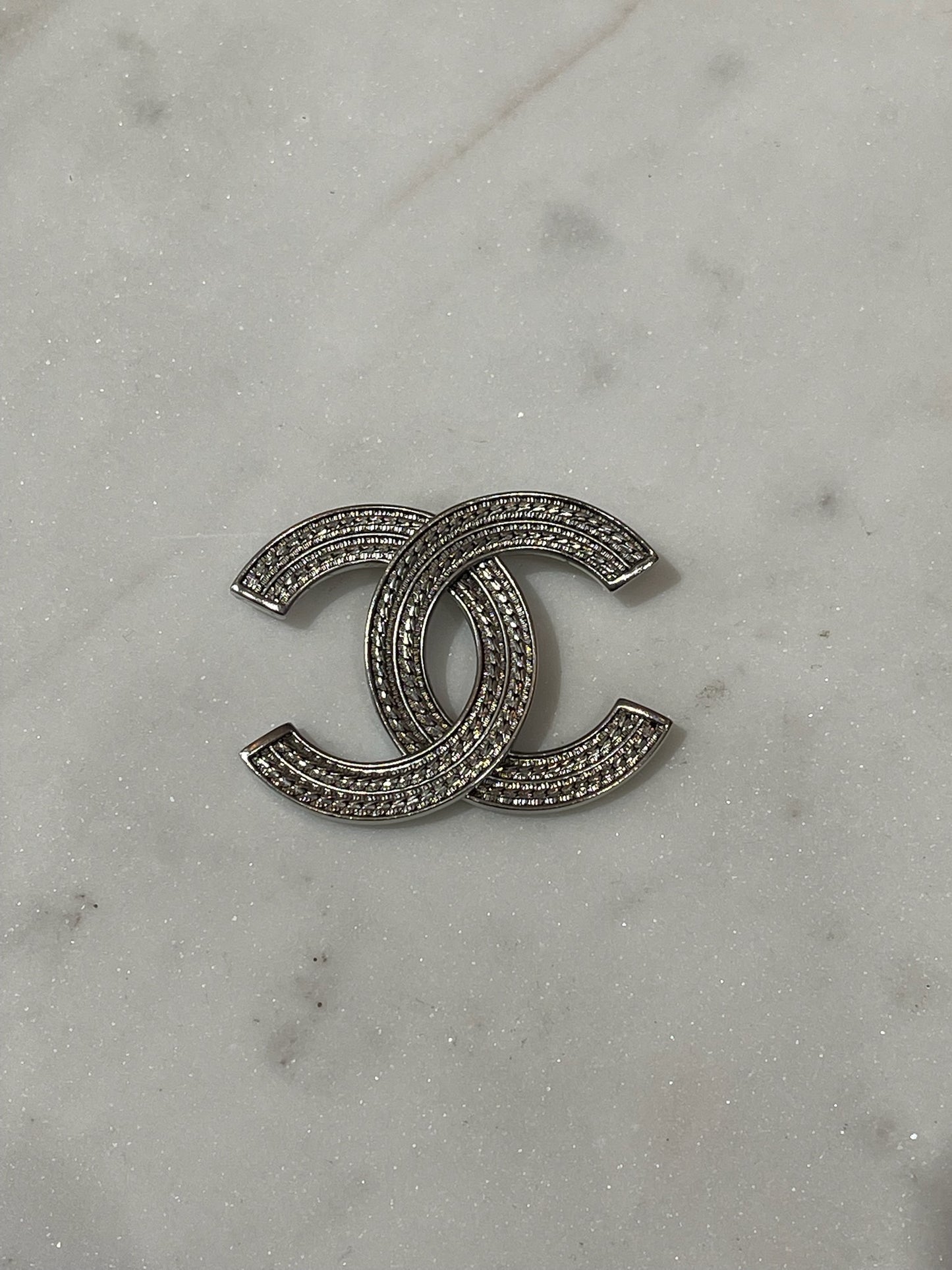 Broche Chanel argenté