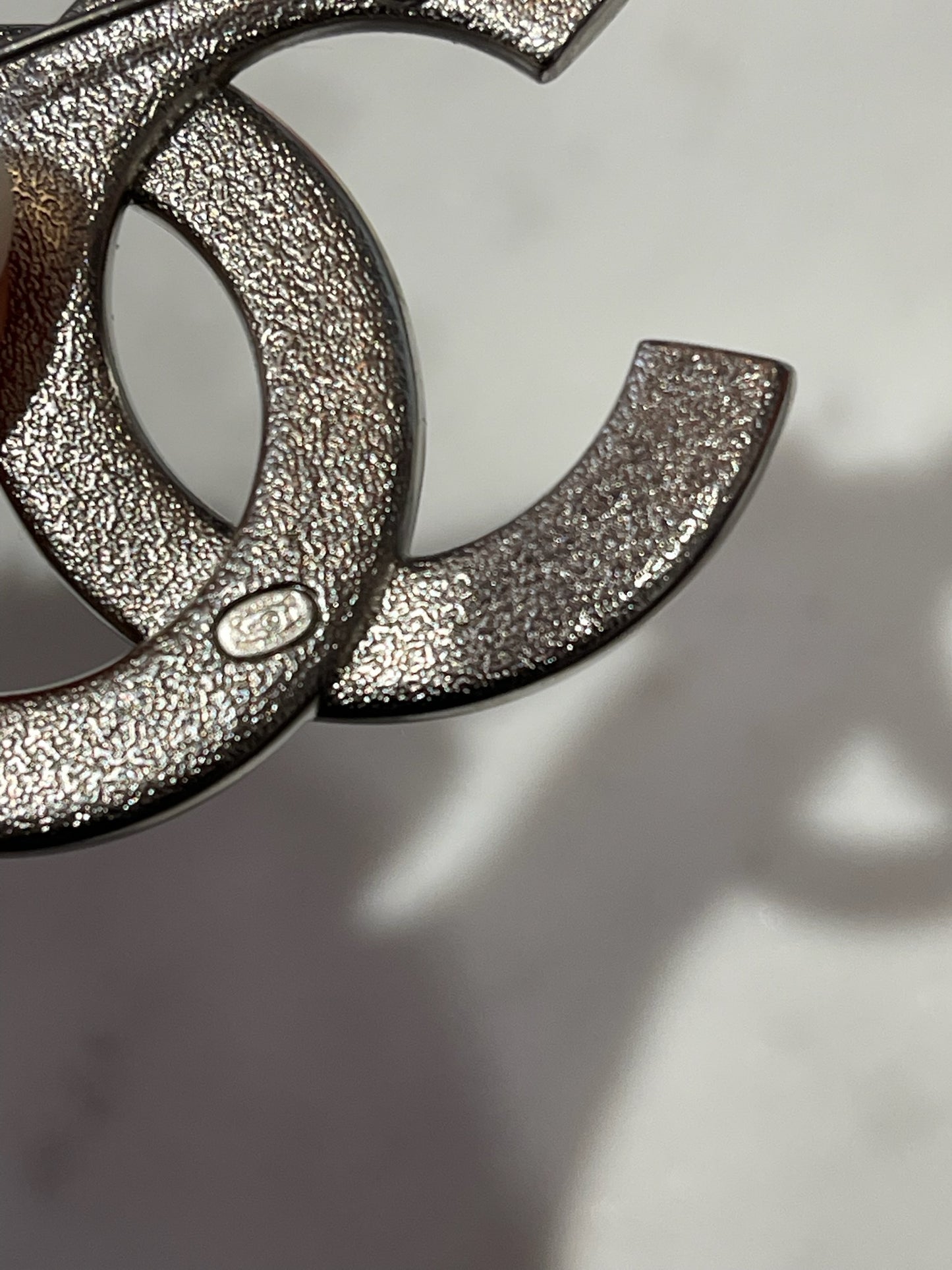 Broche Chanel argenté